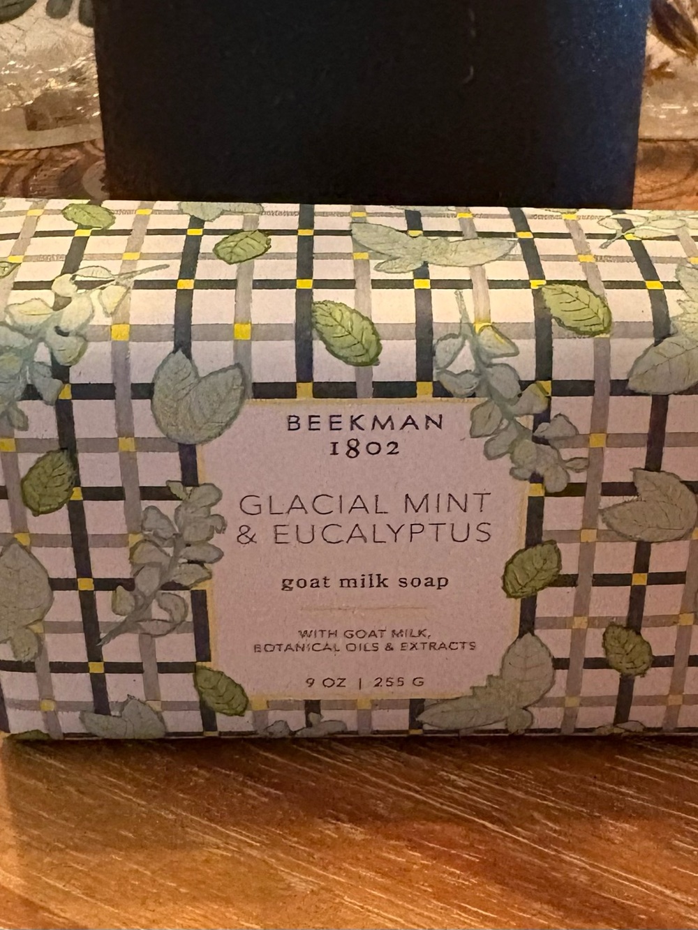 Beekman 1802 Glacial Mint & Eucalyptus Soap - Green and Cream